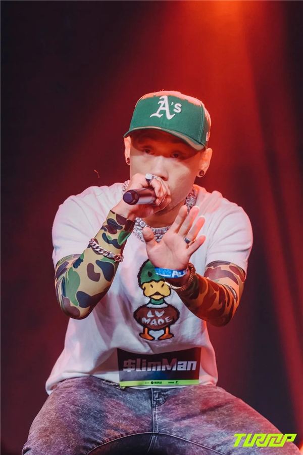 关于摩纳哥训练开放日，关键时刻伤情更新引欢呼，荷甲在即，高层口径保持一致的信息